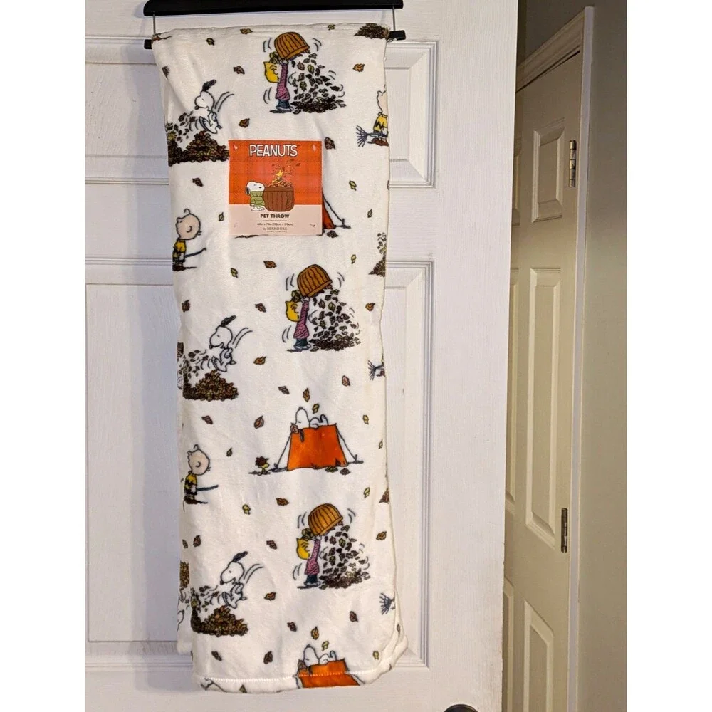 VIRAL Berkshire Home Co. Peanuts Pet Throw Blanket Snoopy Gang 60x70 White